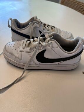 Nike White and Black Low-Top Leather Sneakers
